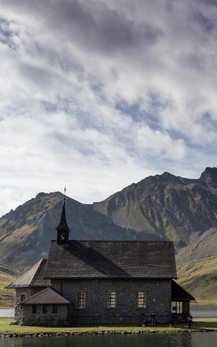 Notebook: Chapel Church Religion Spirituality 5 x 8 150 Ruled Pages