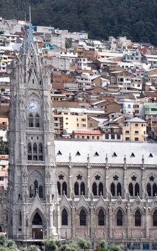 Notebook: Ecuador South America Andes Mountains 5 x 8 150 Ruled Pages