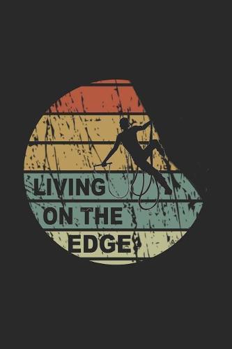 Mein Gipfellogbuch: Das Bergtouren Tagebuch zum selber ausfullen &#9830; Wandertagebuch fur die schoensten Wanderungen, Aussichten und Erinnerungen &#9830; 6x9 Format &#9830; Motiv: Living on the edge - retro 3