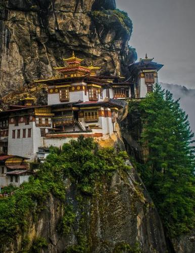 Notebook: Travel Monastery Monk Religion Religious 8.5  x 11  150 Ruled Pages