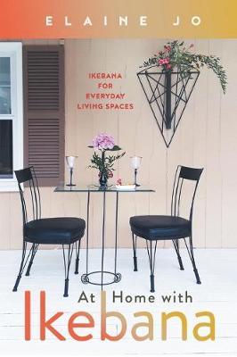 At Home with Ikebana: Ikebana for Everyday Living Spaces