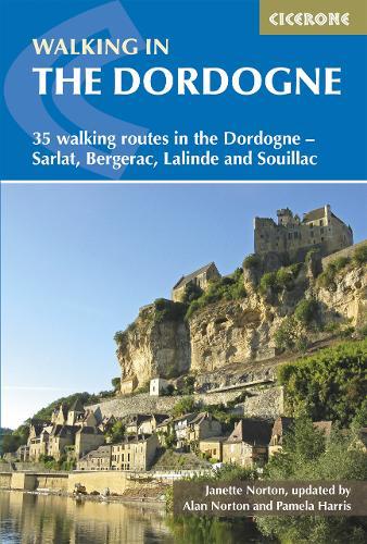 Walking in the Dordogne: 35 walking routes in the Dordogne - Bergerac, Lalinde, Sarlat and Souillac